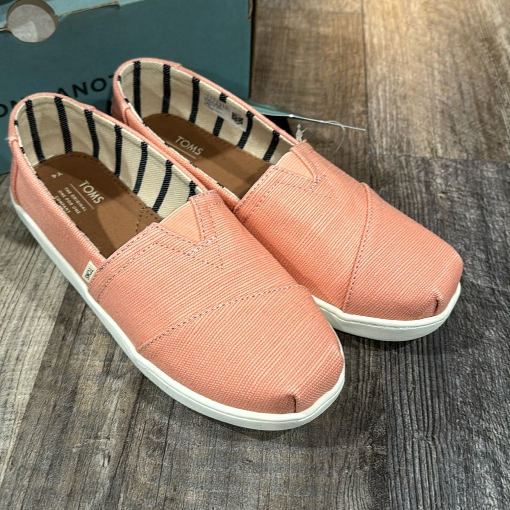 Girls toms